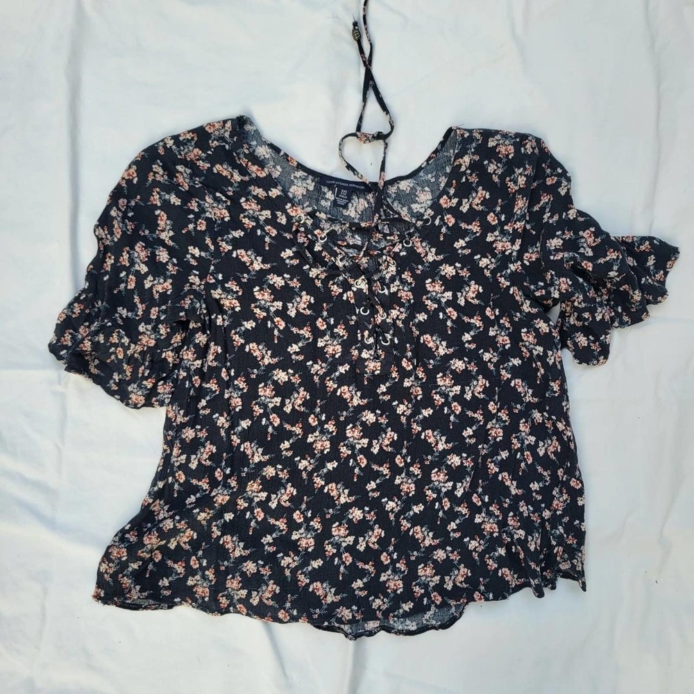 American eagle eyelet lace up top